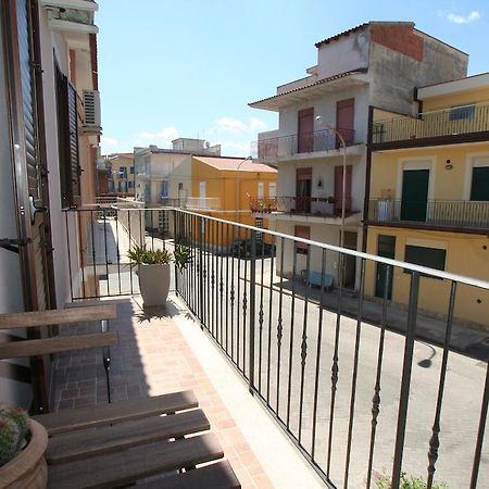 Casa Levante Oliveri Exterior foto